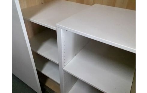 ARMOIRE 2P COULISSANTES AVEC PENDERIES ET RANGEMENT (H240)