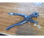 OUTIL PINCE EMPORTE PIECE ROTATIVE